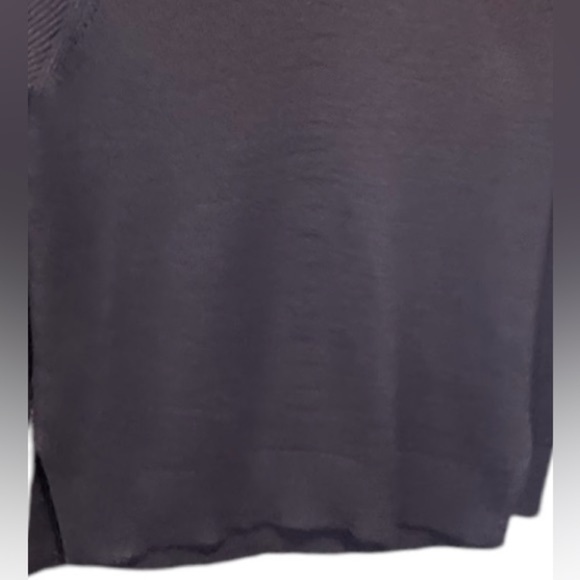 Women’s Athleta Hanover Merino Wool Blend Refined V-Neck Plum Sweater: Size XS - Picture 4 of 6